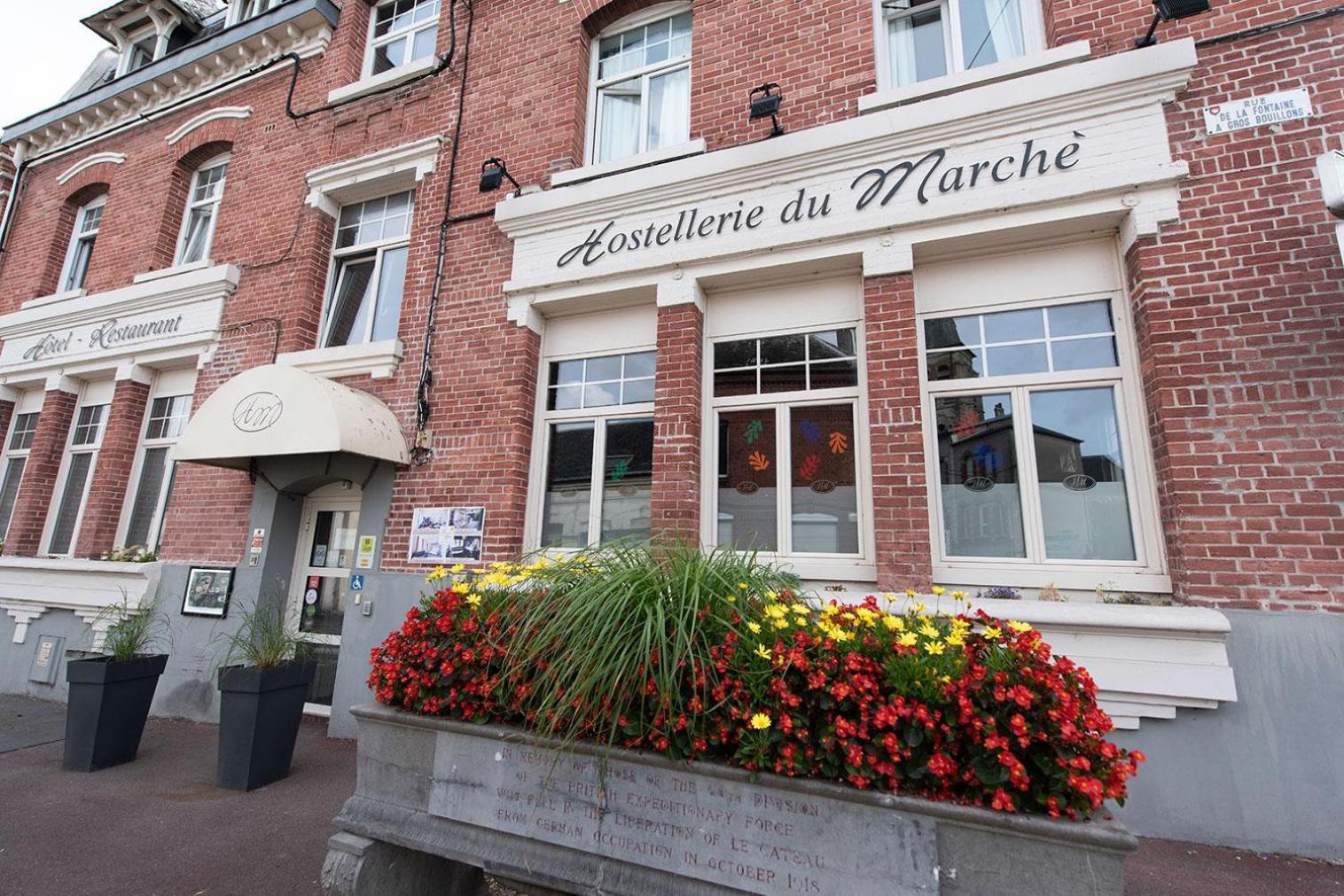 Logis - Hostellerie & Restaurant Du Marche Le Cateau-Cambresis Exterior foto