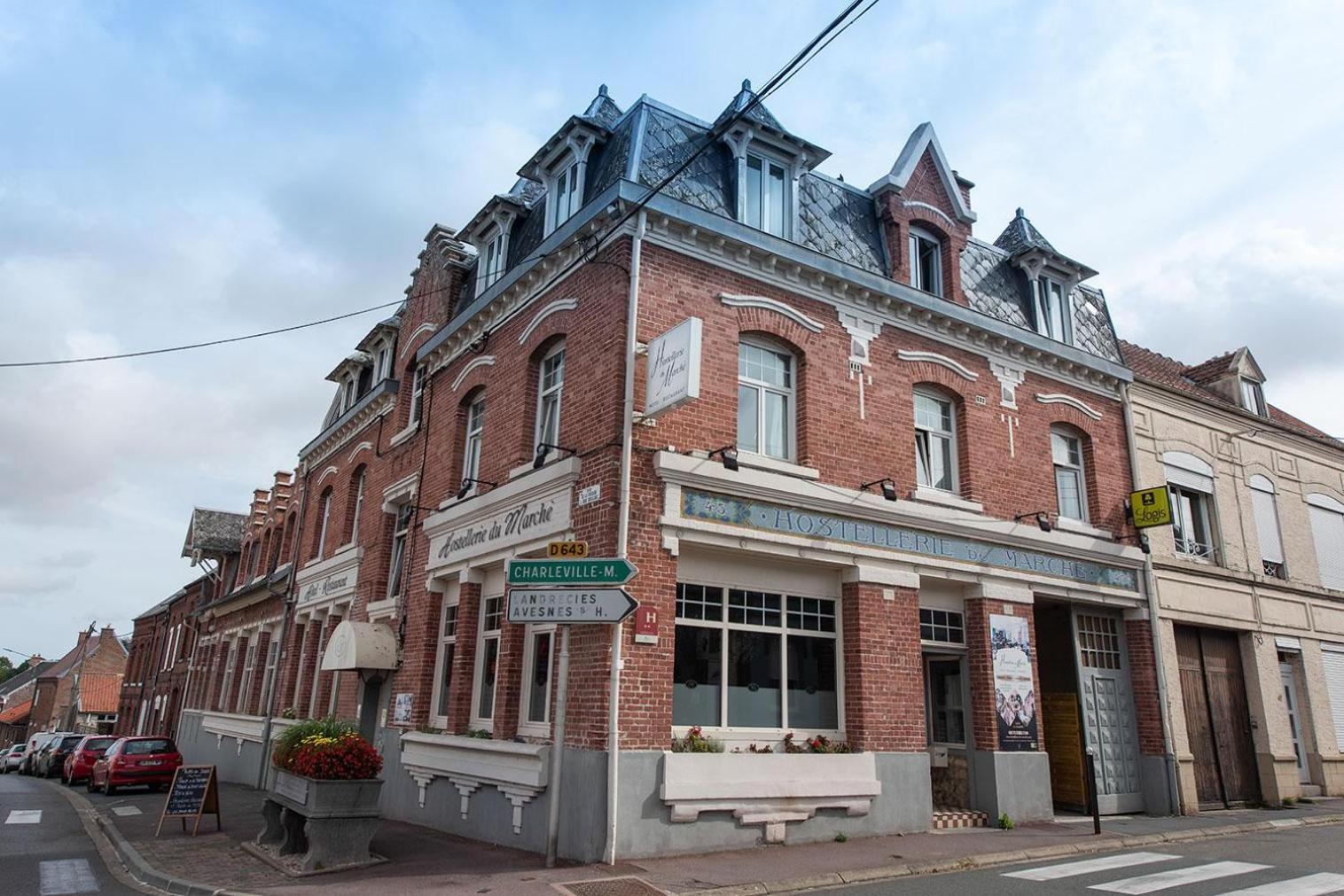 Logis - Hostellerie & Restaurant Du Marche Le Cateau-Cambresis Exterior foto